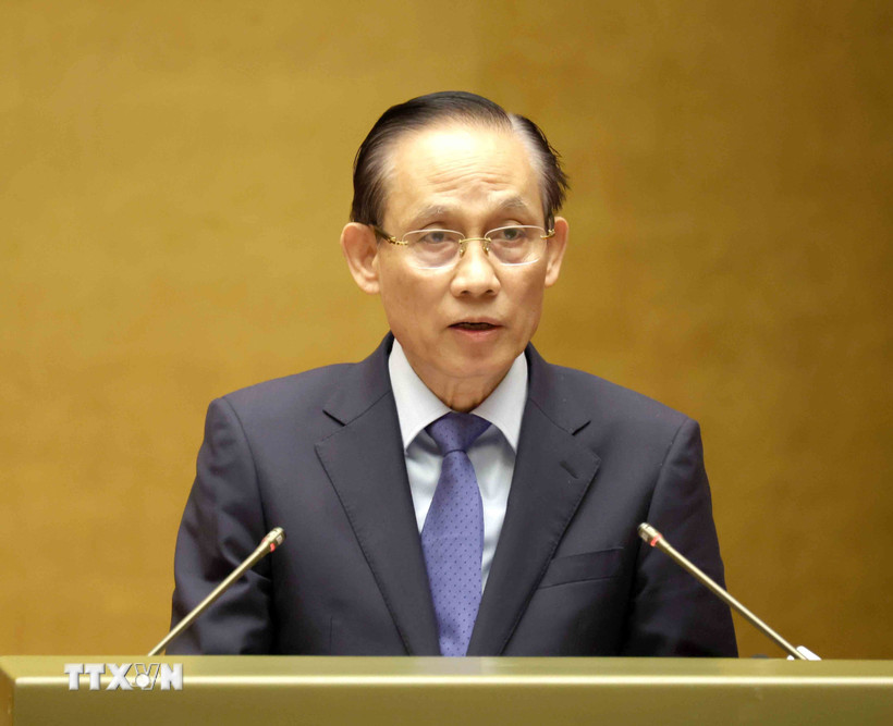 Đồng chí Lê Hoài Trung, Ủy viên Bộ Chính trị, Bộ trưởng Bộ Ngoại giao giới thiệu Chuyên đề: "Phát triển đối ngoại trong kỷ nguyên mới, tương xứng với tầm vóc lịch sử, văn hoá và vị thế đất nước". (Ảnh: Phương Hoa/TTXVN)