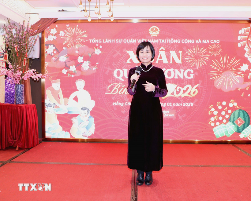 Tổng Lãnh sự Việt Nam tại Hong Kong và Macau Lê Đức Hạnh phát biểu chúc mừng xuân mới cộng đồng người Việt tại Hong Kong. (Ảnh: Xuân Vịnh/TTXVN)