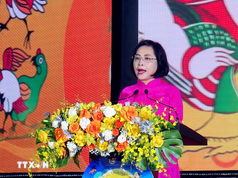 Phó Chủ tịch Quốc hội Nguyễn Thị Thanh phát biểu tại Đêm hội. (Ảnh: Thu Hằng/TTXVN)