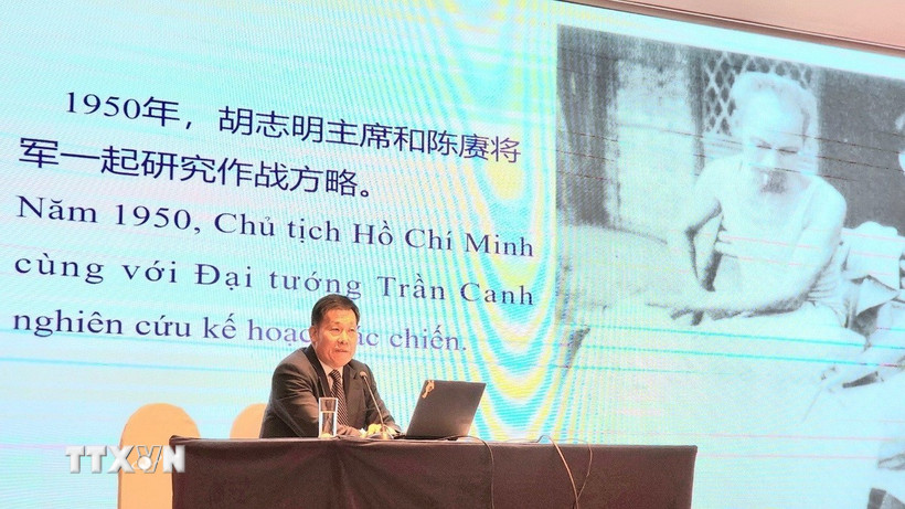 Tại tọa đàm chuyên đề "Hồ Chí Minh tại Trung Quốc”, các sinh viên đã được nghe Giáo sư Hồ Hiến Trung đến từ Trường Đoàn Trung ương Trung Quốc chia sẻ những nghiên cứu về quá trình hoạt động cách mạng của Chủ tịch Hồ Chí Minh. (Ảnh: Chu Thanh Vân/TTXVN)