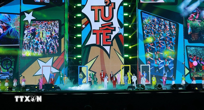 Chương trình nghệ thuật đặc biệt “Tôi yêu Tổ quốc tôi” tại Lễ bế mạc Triển lãm Thành tựu Đất nước 80 năm. (Ảnh: Dương Giang/TTXVN)