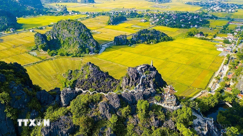 Điểm du lịch Hang Múa nổi tiếng của Ninh Bình. (Ảnh: Minh Đức/TTXVN)