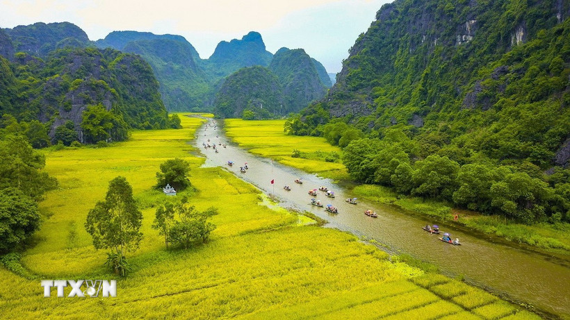 Ninh Bình là vùng đất cổ có từ hàng vạn năm trước, sở hữu phong cảnh thiên nhiên sơn thủy hữu tình. (Ảnh: Minh Đức/TTXVN)
