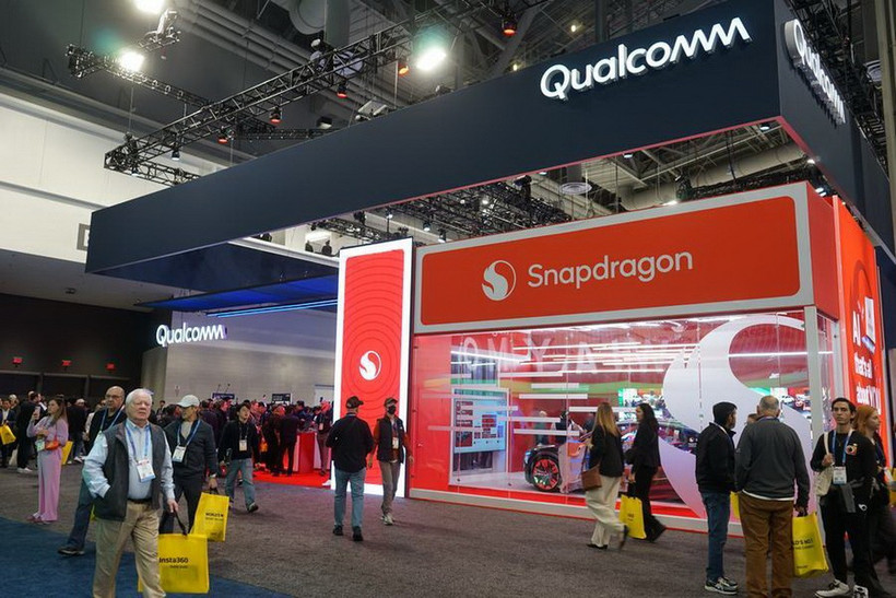 Người dân tham quan khu vực triển lãm của Qualcomm tại Triển lãm Điện tử Tiêu dùng (CES) 2026 ở Las Vegas, Mỹ, ngày 6/1. (Ảnh: Tân hoa xã)