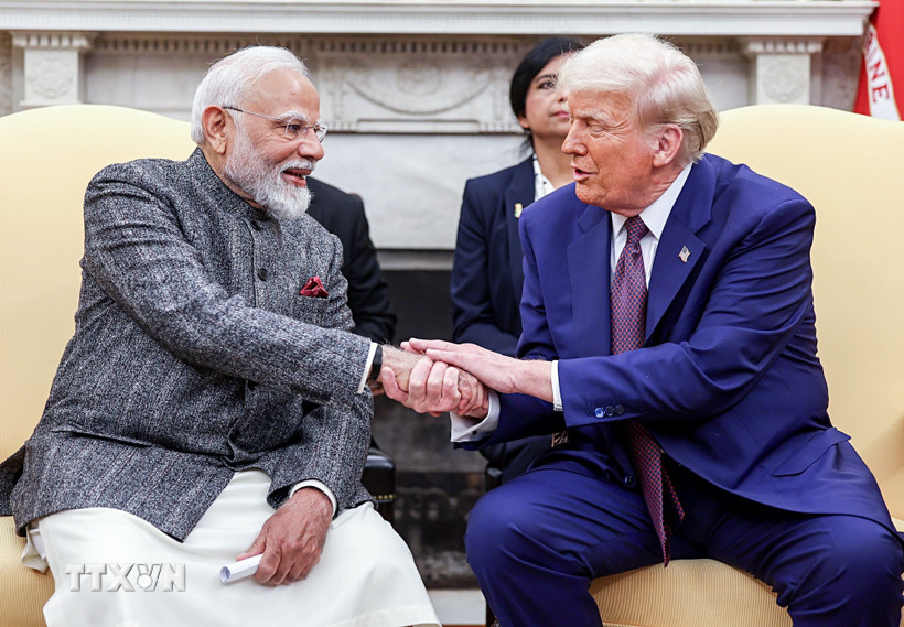 Tổng thống Mỹ Donald Trump và Thủ tướng Ấn Độ Narendra Modi tại cuộc gặp ở Nhà Trắng, Washington, DC, ngày 13/2/2025. (Ảnh: ANI/TTXVN)