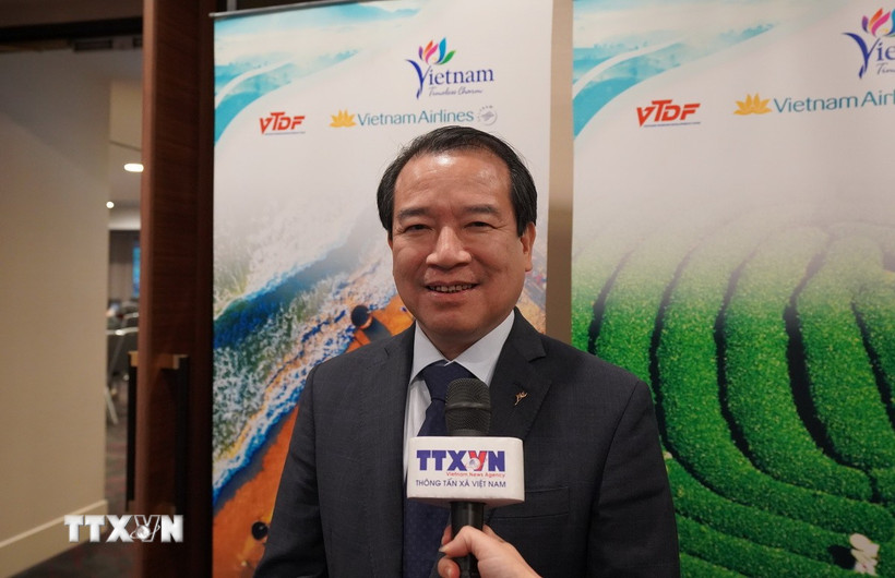 Ông Hà Văn Siêu, Phó Cục trưởng Cục Du lịch Quốc gia Việt Nam, trả lời phỏng vấn phóng viên TTXVN tại Australia. (Ảnh: Lê Đạt/TTXVN)