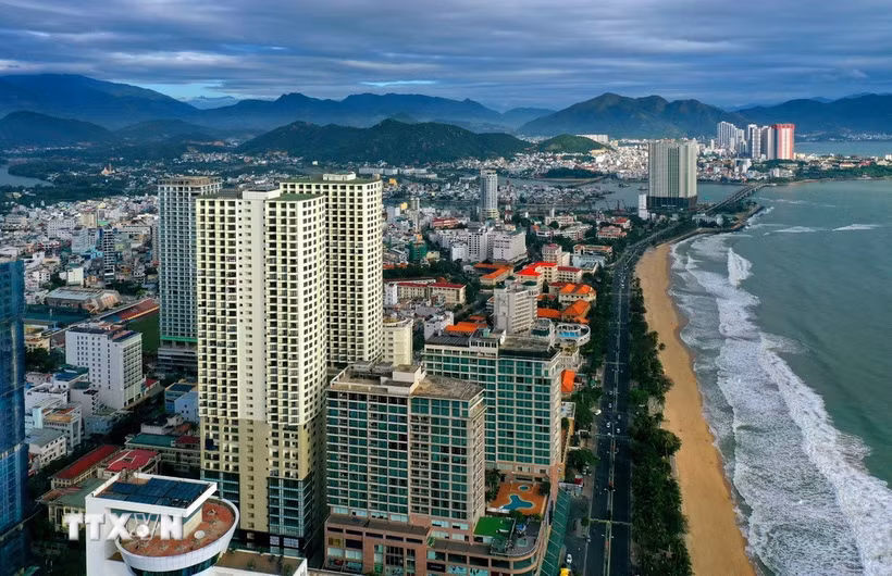 Nha Trang có bờ biển cát trắng trải dài. (Ảnh: Ngọc Hà/TTXVN)