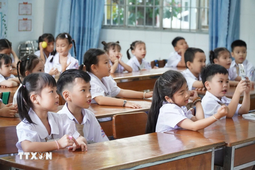 Ngành giáo dục TP Hồ Chí Minh ưu tiên các trường hợp học sinh có “nơi ở hiện tại” thuộc địa bàn và trong độ tuổi quy định. (Ảnh: TTXVN phát)