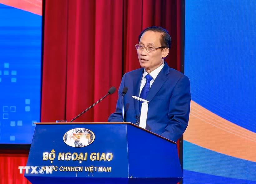 Đồng chí Lê Hoài Trung, Ủy viên Bộ Chính trị, Bộ trưởng Bộ Ngoại giao phát biểu tại phiên họp Ngoại giao khoa học công nghệ góp phần kiến tạo năng lực phát triển quốc gia ngày 5/8. (Ảnh: TTXVN)