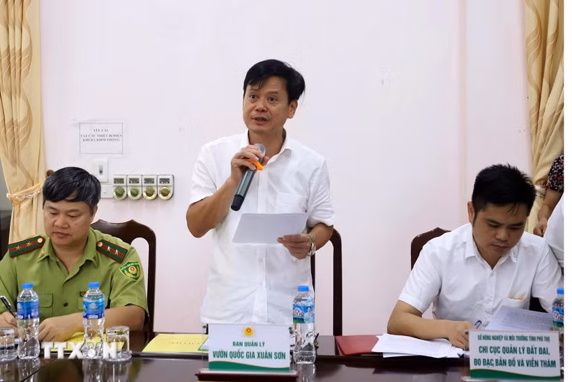 Giám đốc Vườn Quốc gia Xuân Sơn phát biểu tại buổi làm việc. (Ảnh: Tạ Toàn/TTXVN)