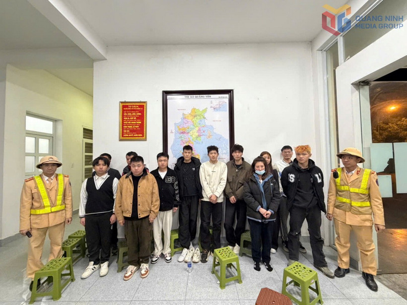 12 trường hợp người nước ngoài nhập cảnh trái phép tại cơ quan Công an. (Ảnh: Báo Quảng Ninh)