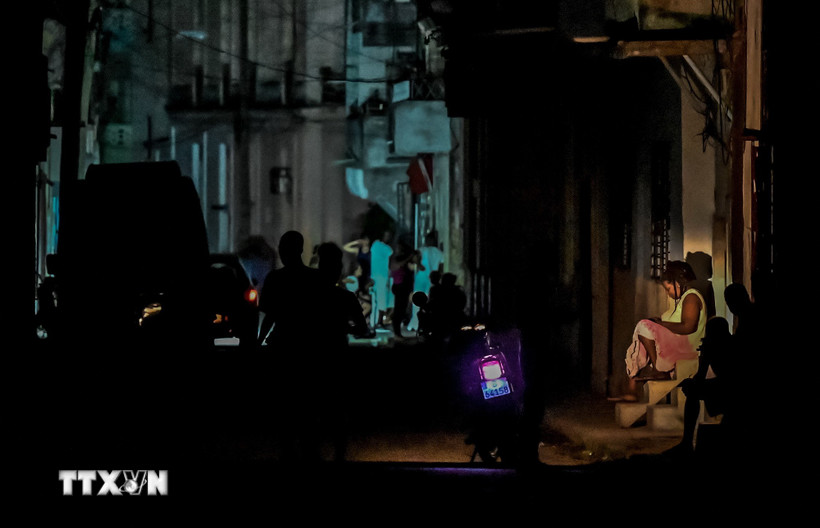 Cảnh mất điện tại La Habana, Cuba, ngày 30/9/2022. (Ảnh: AFP/TTXVN)