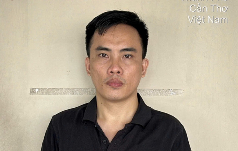 Đối tượng Tấn (tức Ken), tại cơ quan Công an. (Nguồn: Báo Công an nhân dân)