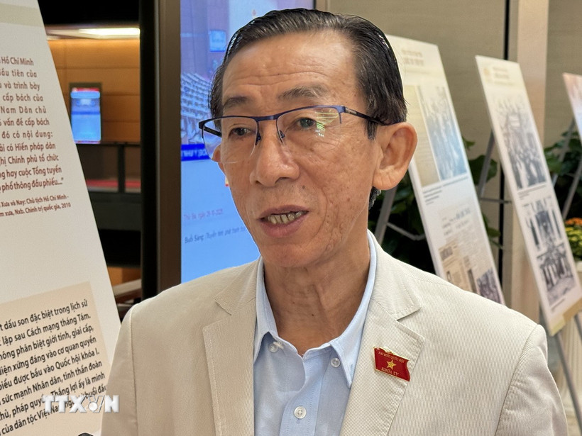 Đại biểu Trần Hoàng Ngân (Thành phố Hồ Chí Minh) trả lời phóng viên TTXVN. (Ảnh: Hải Ngọc/TTXVN)