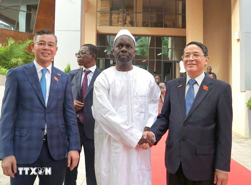Phó Chủ tịch Quốc hội Nguyễn Đức Hải và ông Mamadou FAYE, Chủ tịch Tòa thẩm kế Senegal. (Ảnh: TTXVN phát)