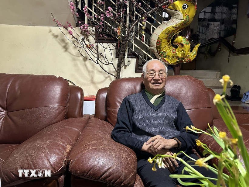 Ông Đào Ngọc Nghiêm, Phó Chủ tịch Hội Quy hoạch phát triển đô thị Hà Nội đánh giá bài viết đã chỉ rõ 7 nhóm vấn đề trọng tâm trong công tác xây dựng Đảng cần phải thực hiện quyết liệt trong thời gian tới. (Ảnh: Diệu Thúy/TTXVN)