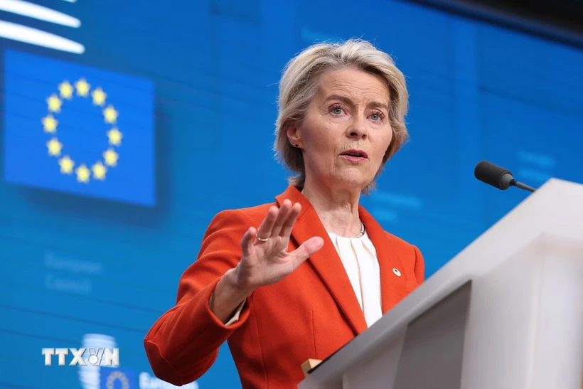 Chủ tịch Ủy ban châu Âu Ursula von der Leyen phát biểu tại cuộc họp báo ở Brussels, Bỉ. (Ảnh: THX/TTXVN)