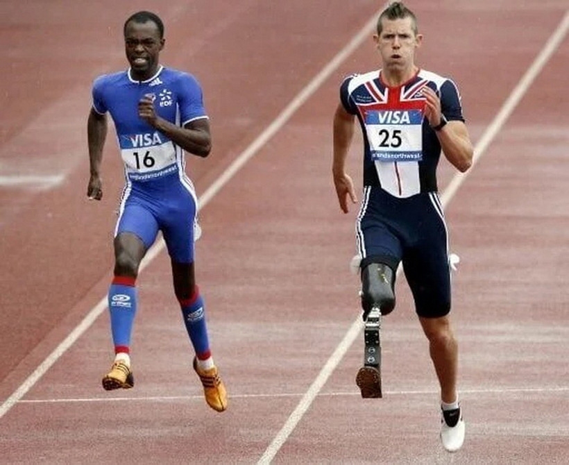 John McFall (phải) trong một cuộc thi chạy tại Paralympic 2007. (Ảnh: insidenova)