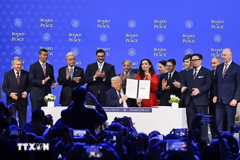 Tổng thống Mỹ Donald Trump phát biểu tại lễ ký chính thức thành lập Hội đồng Hòa bình Dải Gaza ở Davos, Thụy Sĩ ngày 22/1/2026. (Ảnh: Anadolu Agency/TTXVN)