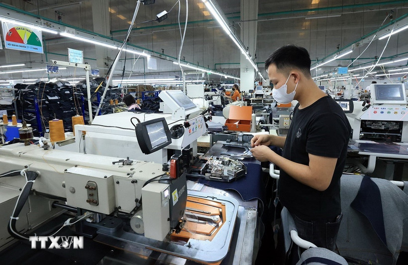 Dây chuyền sản xuất quần áo tại Công ty TNHH YI DA Việt Nam, khu công nghiệp Cẩm Khê, huyện Cẩm Khê, Phú Thọ. (Ảnh: Tuấn Anh/TTXVN)