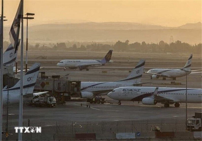 Các máy bay tại sân bay Ben Gurion ở miền Trung Israel. (Ảnh: IRNA/TTXVN)