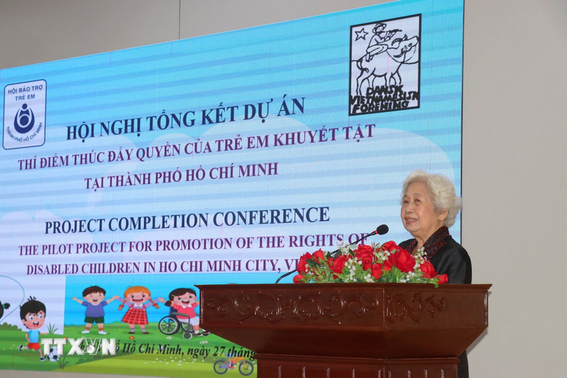 Bà Lương Thị Thuận, Chủ tịch Hội Bảo trợ Trẻ em Thành phố Hồ Chí Minh phát biểu tại hội nghị. (Ảnh: Thanh Vũ/TTXVN)