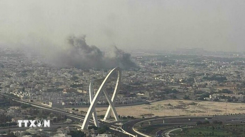 Khói bốc lên sau các vụ nổ ở Doha, Qatar ngày 9/9/2025. (Ảnh: IRNA/TTXVN)