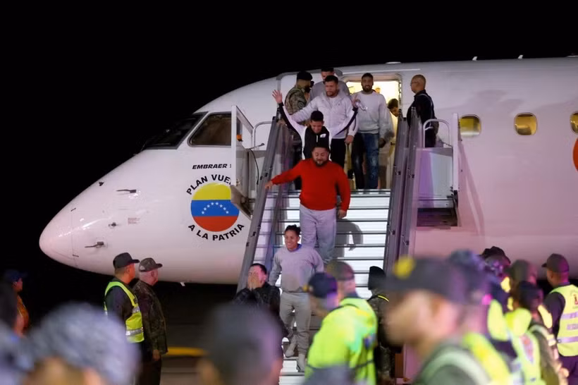 Venezuela đã cử hai máy bay đưa gần 200 người di cư không có giấy tờ từ Mỹ trở về. (Ảnh: AFP)