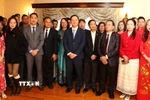 Đại sứ Việt Nam tại Canada Phạm Vinh Quang và phu nhân cùng đông đảo bà con người Việt tham dự sự kiện Xuân quê hương. (Ảnh: Trung Dũng/TTXVN)