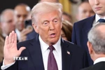 Ông Donald Trump tuyên thệ nhậm chức tại Tòa nhà Quốc hội ở Washington DC., chính thức trở thành Tổng thống thứ 47 của Mỹ. (Ảnh: REUTERS/TTXVN)