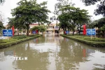 Khuôn viên trường THCS An Ninh (xã Trường Ninh, Quảng Trị) vẫn bị ngập sâu khoảng 0,3m. (Ảnh: Tá Chuyên/TTXVN)