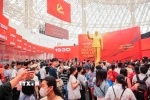 Hàng chục vạn người dân đã đến tham quan, tìm hiểu, trải nghiệm tại Trung tâm triển lãm Việt Nam. (Ảnh: Hoàng Hiếu/TTXVN)