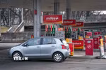 Một trạm xăng ở Riga, Latvia. (Ảnh: THX/TTXVN)