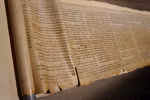 Cuốn Kinh Thánh bằng tiếng Do Thái (Dead Sea Scrolls, còn được gọi là Cuộn sách Biển Chết). (Ảnh: Shutterstock)