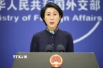 Người phát ngôn Bộ Ngoại giao Trung Quốc Mao Ninh phát biểu trong một cuộc họp báo tại Bắc Kinh. (Ảnh: Kyodo/TTXVN)