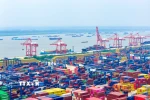 Quang cảnh cảng hàng hóa ở tỉnh Giang Tô, Trung Quốc. (Ảnh: THX/TTXVN)