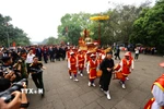 Nghi lễ rước kiệu về Đền Hùng trong dịp Giỗ Tổ Hùng Vương - Lễ hội Đền Hùng là nghi lễ truyền thống được các xã vùng ven di tích duy trì, bảo tồn hàng ngàn năm nay. (Ảnh: Tạ Toàn/TTXVN)
