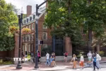 Sinh viên tại Đại học Harvard ở Cambridge, Massachusetts, Mỹ. (Ảnh: Getty Images/TTXVN)