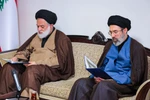 Giáo chủ Iran Mojtaba Khamenei (phải), con trai thứ hai của cố Đại giáo chủ Ayatollah Ali Khamenei. (Ảnh: Anadolu Agency/TTXVN)