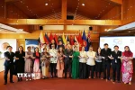 Đại diện các Đại sứ quán, Cao ủy các nước thành viên ASEAN có cơ quan đại diện tại Wellington (New Zealand) là Indonesia, Malaysia, Philippines, Singapore, Thái Lan và Việt Nam, cùng với Timor Leste là quan sát viên, chụp ảnh lưu niệm tại Lễ kỷ niệm. (Ảnh: TTXVN phát)