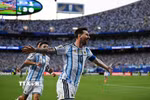 Tiền đạo Lionel Messi ăn mừng sau khi ghi bàn thắng mở tỷ số cho đội tuyển Argentina ở phút 17 trong trận gặp Algeria. (Ảnh: AFP/TTXVN)