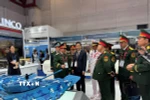 Đoàn Việt Nam tham quan Triển lãm và Diễn đàn Quốc phòng Indo Defence tại Jakarta. (Ảnh: Minh Thái)