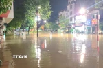 Thành phố Thái Nguyên ngập sâu do mưa lớn khiến phương tiện không thể lưu thông, tháng 6/2025. (Ảnh: Trần Trang/TTXVN)