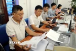 Các cán bộ xã cập nhật dữ liệu, bổ sung thông về cơ sở dữ liệu đất đai của xã. (Ảnh minh họa. Mạnh Tú/TTXVN)