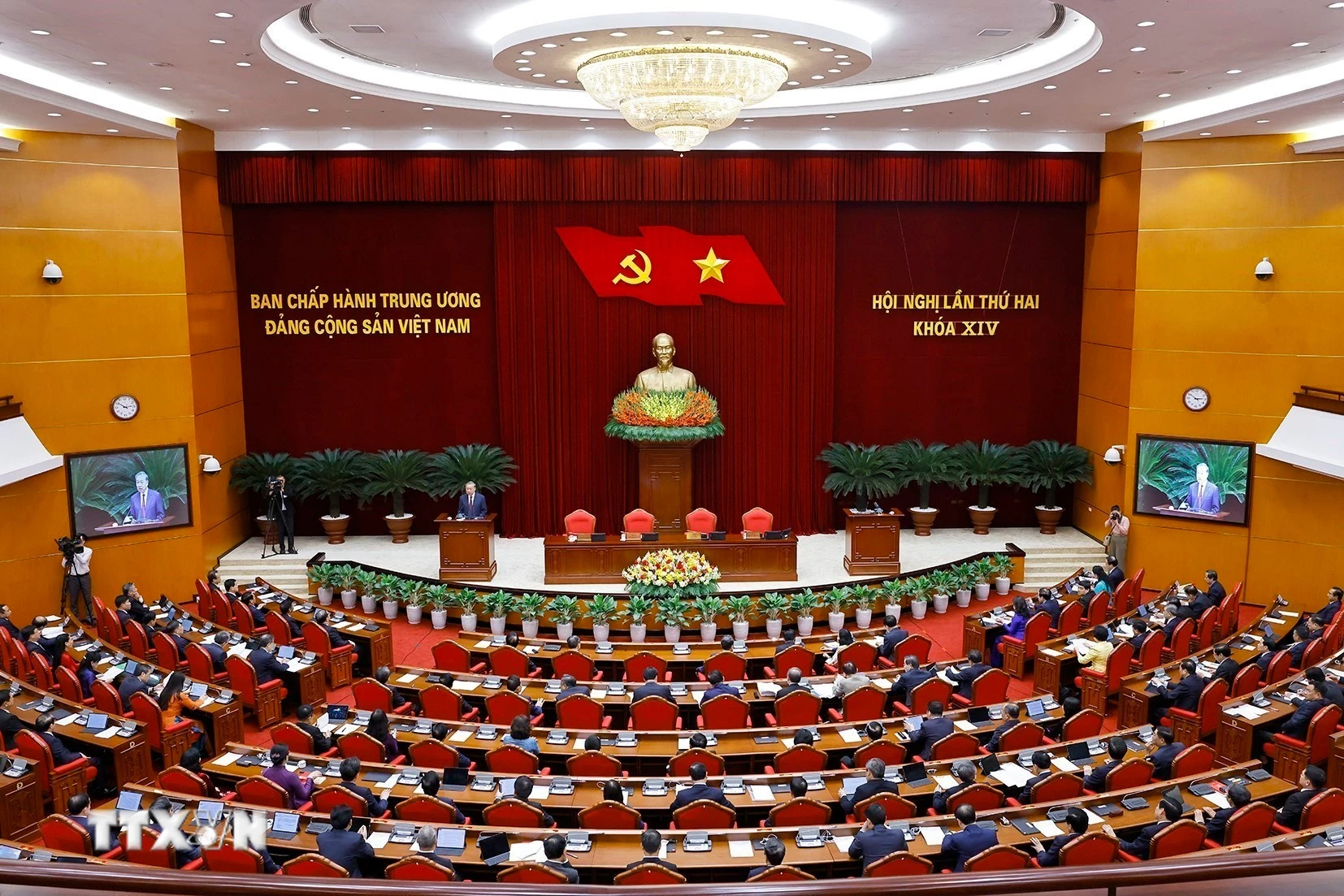 Hội nghị Trung ương 2 khóa XIV kết thúc, thông qua nhiều quyết sách quan trọng