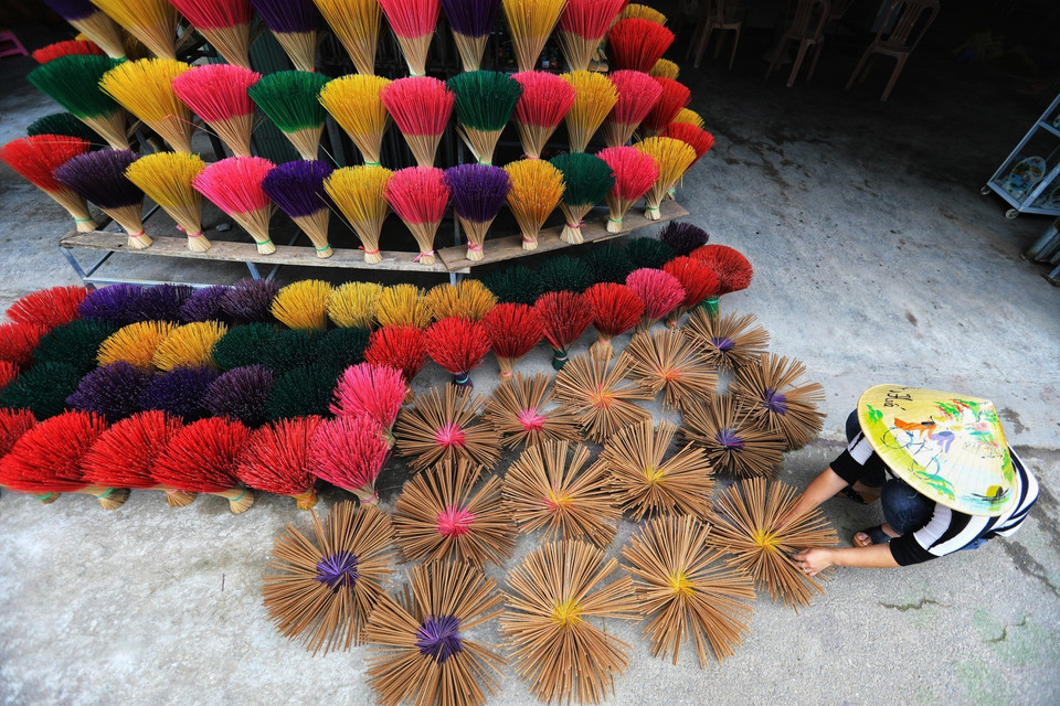 Hương se xong chỉ chờ trời nắng được người dân mạng ra phơi. (Ảnh: Thành Đạt/TTXVN)