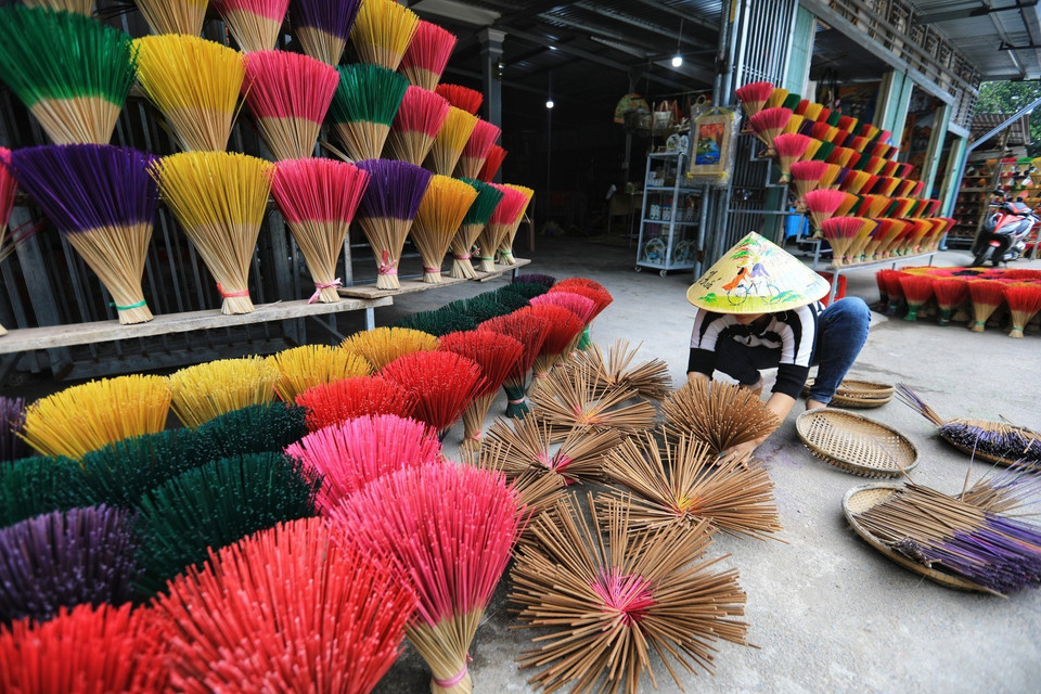 Hương se xong chỉ chờ trời nắng được người dân mạng ra phơi. (Ảnh: Thành Đạt/TTXVN)