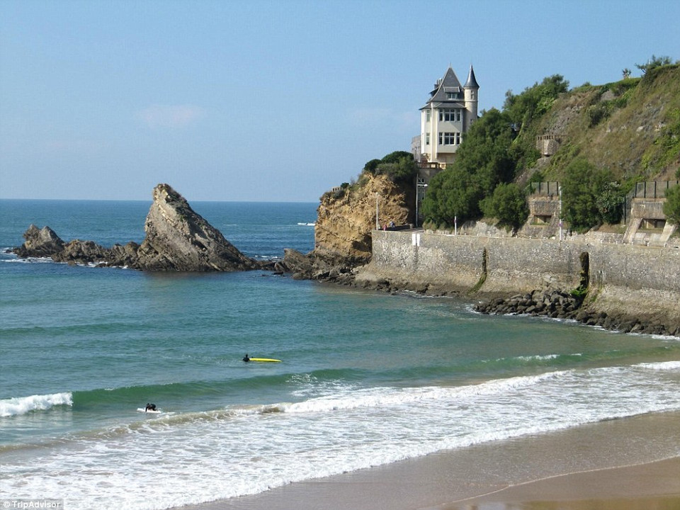  Bãi biển La Cote des Basques, Biarritz, Nouvelle-Aquitaine, Pháp. (Nguồn: TripAdvisor)