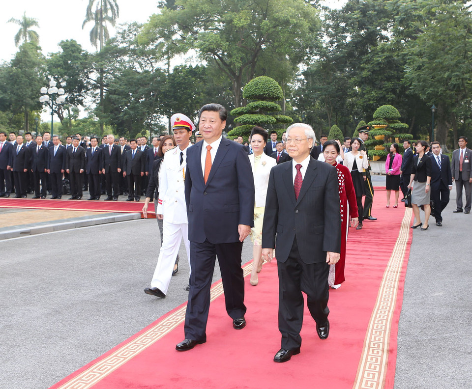 Tổng Bí thư Nguyễn Phú Trọng đón Tổng Bí thư, Chủ tịch nước Trung Quốc Tập Cận Bình. (Ảnh: Trí Dũng/TTXVN)