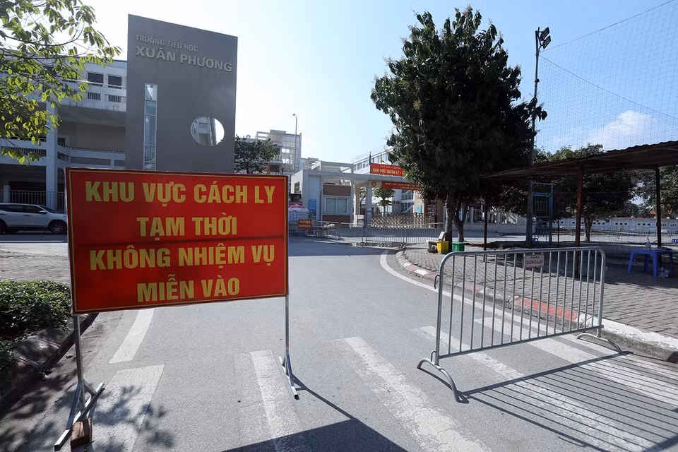 Khu cách ly tập trung Tiểu học Xuân Phương thực hiện tốt quy chế phòng chống dịch. (Ảnh: Phan Tuấn Anh/TTXVN)